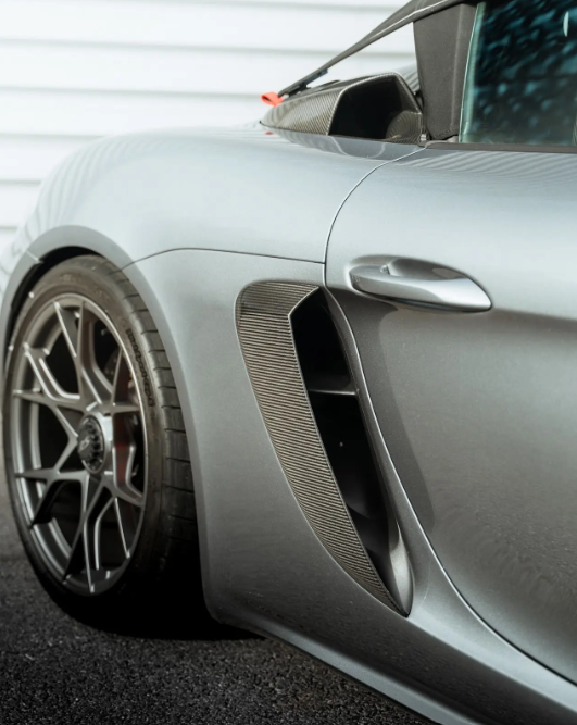 Porsche 718 Spyder RS – reprise des défauts de carrosserie