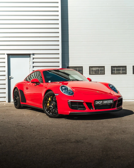 Porsche 911 Carrera 4 GTS – remise en état lame avant