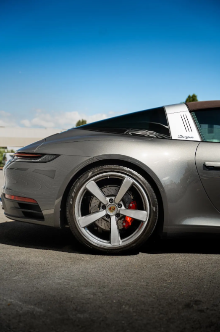 Photo arrière : Porsche 911 Targa 4 – vue arrière – Concept Carrosserie Aix-en-Provence
