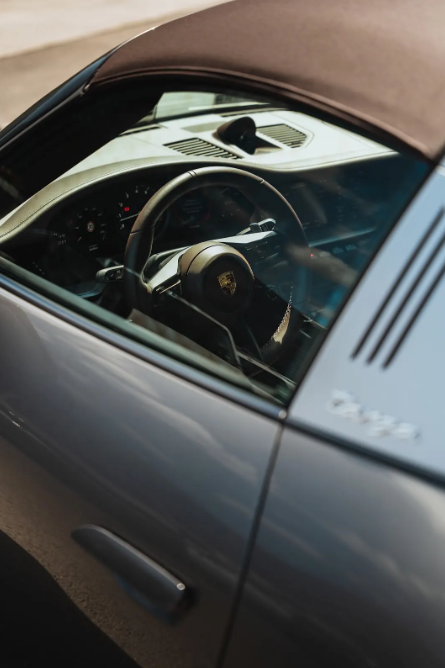 Photo détail : Porsche 911 Targa 4 – détail habitacle et carrosserie